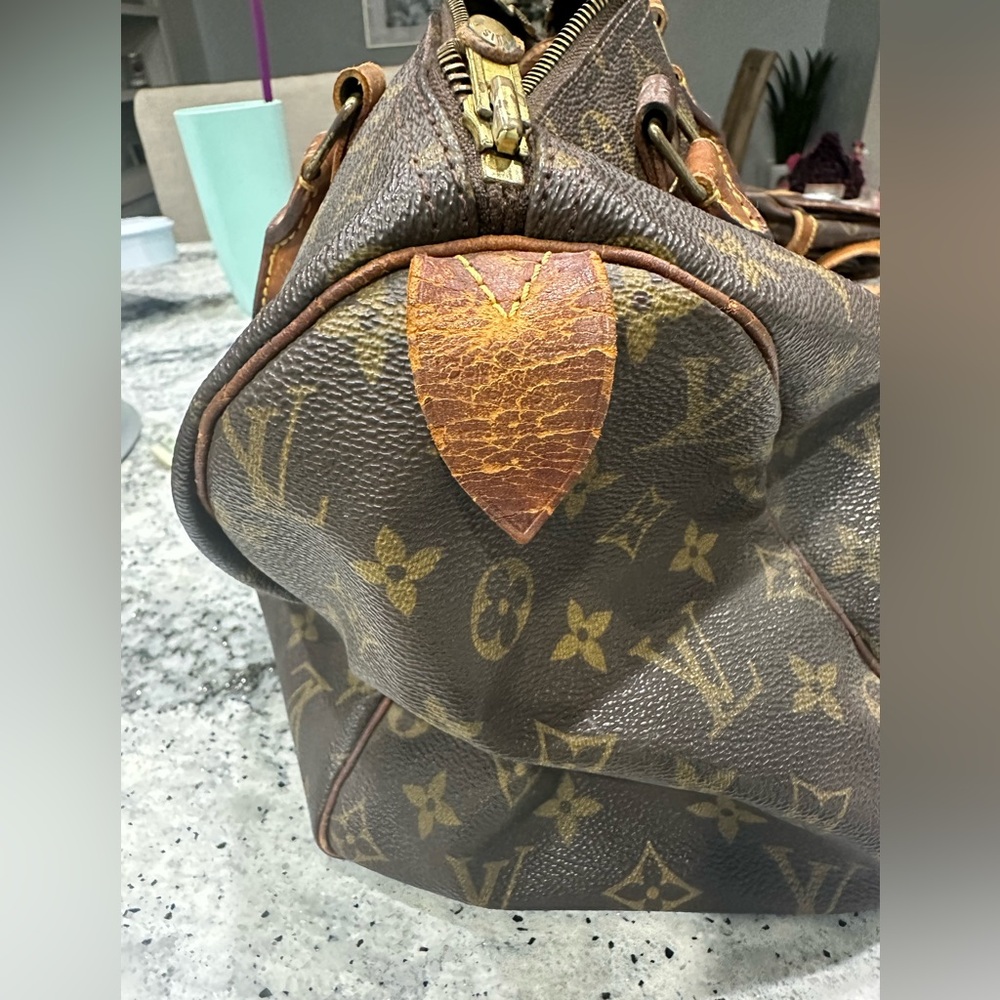Authentic Louis Vuitton Vintage
Monogram Speedy 30 Hand Bag, - Picture 3 of 8